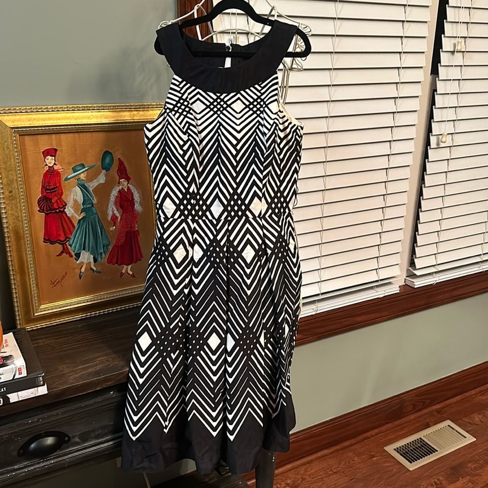 White House Black Market black and white sleeveless dress. Size 0.